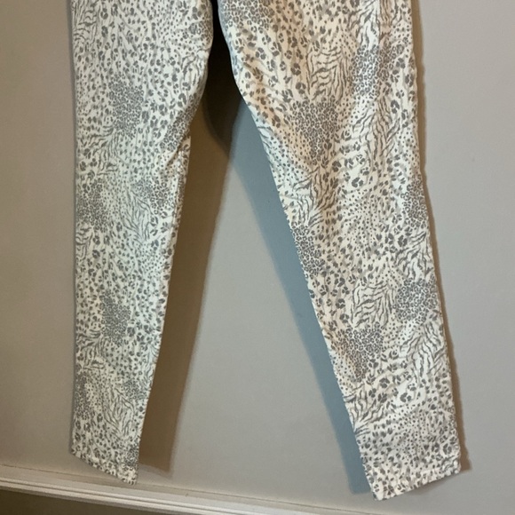 Statement Denim | Seven7 High Rise Curvy Skinny Jeans | Mixed Animal Print | 12 - Picture 6 of 10